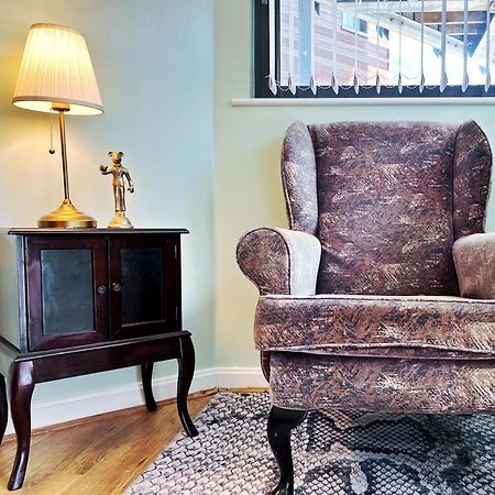 Retro Seaside Apt With Patio Apartment Swansea Luaran gambar