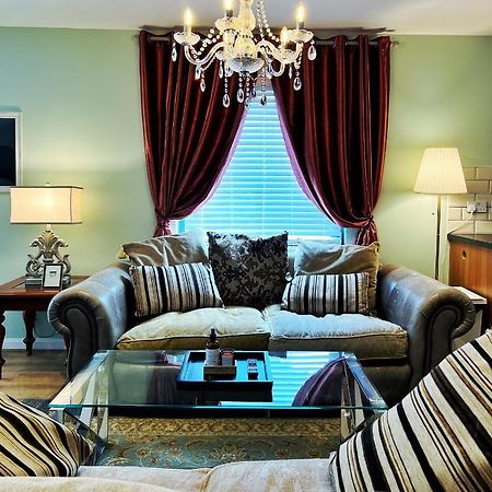 Retro Seaside Apt With Patio Apartment Swansea Luaran gambar