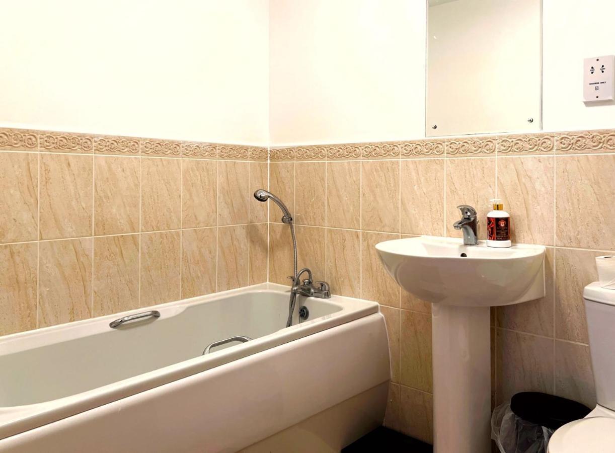 Retro Seaside Apt With Patio Apartment Swansea Luaran gambar