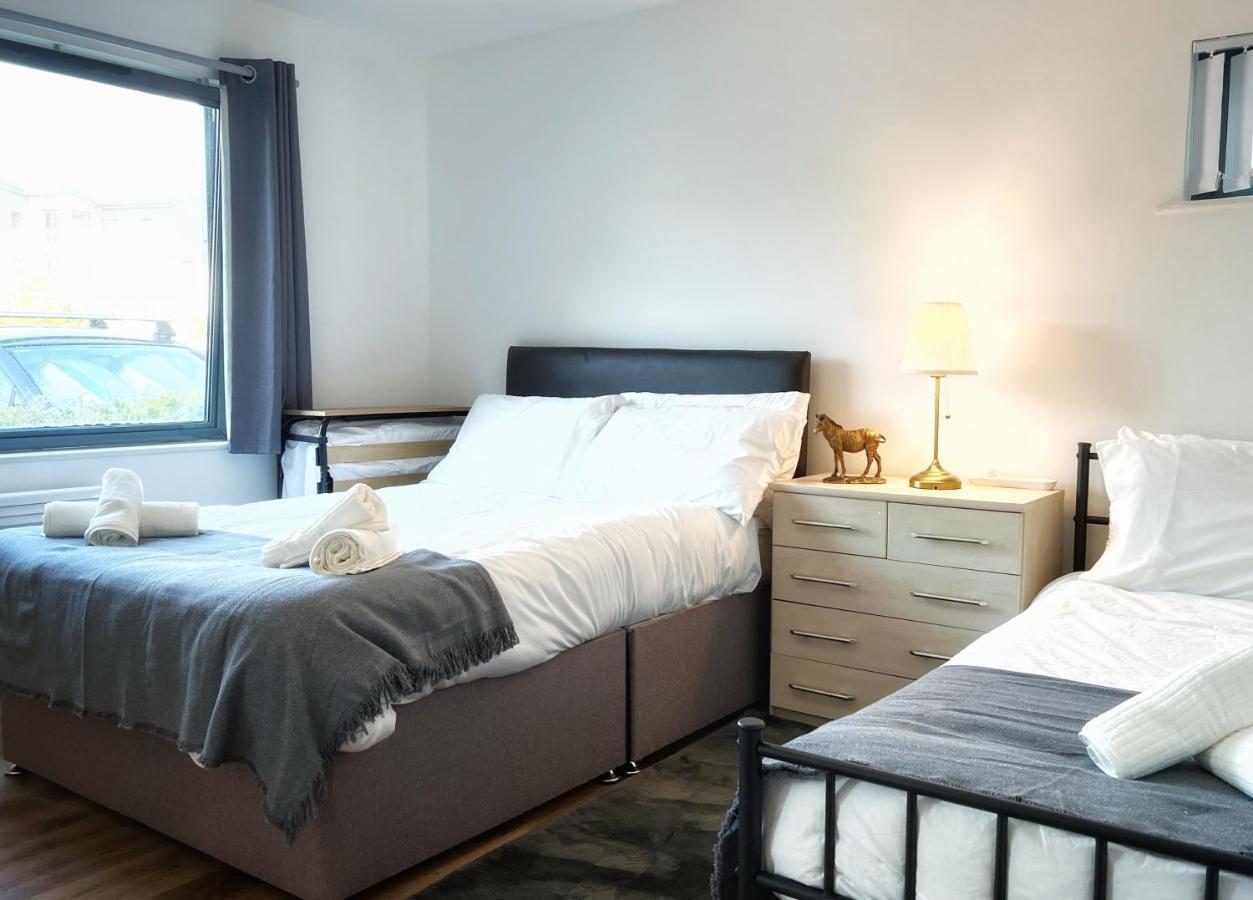 Retro Seaside Apt With Patio Apartment Swansea Luaran gambar