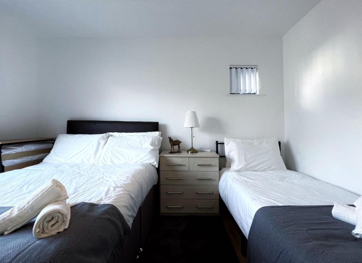 Retro Seaside Apt With Patio Apartment Swansea Luaran gambar