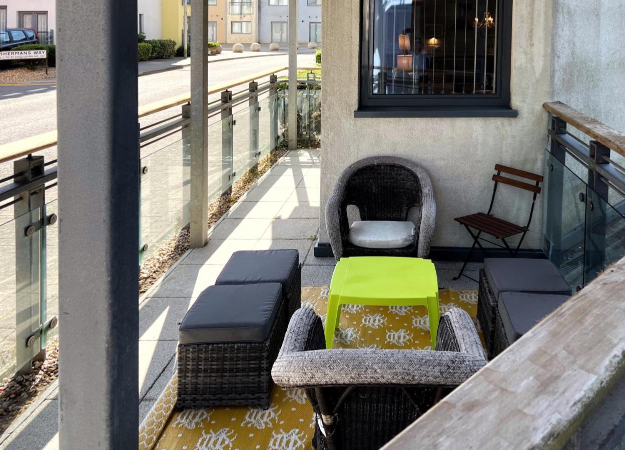 Retro Seaside Apt With Patio Apartment Swansea Luaran gambar