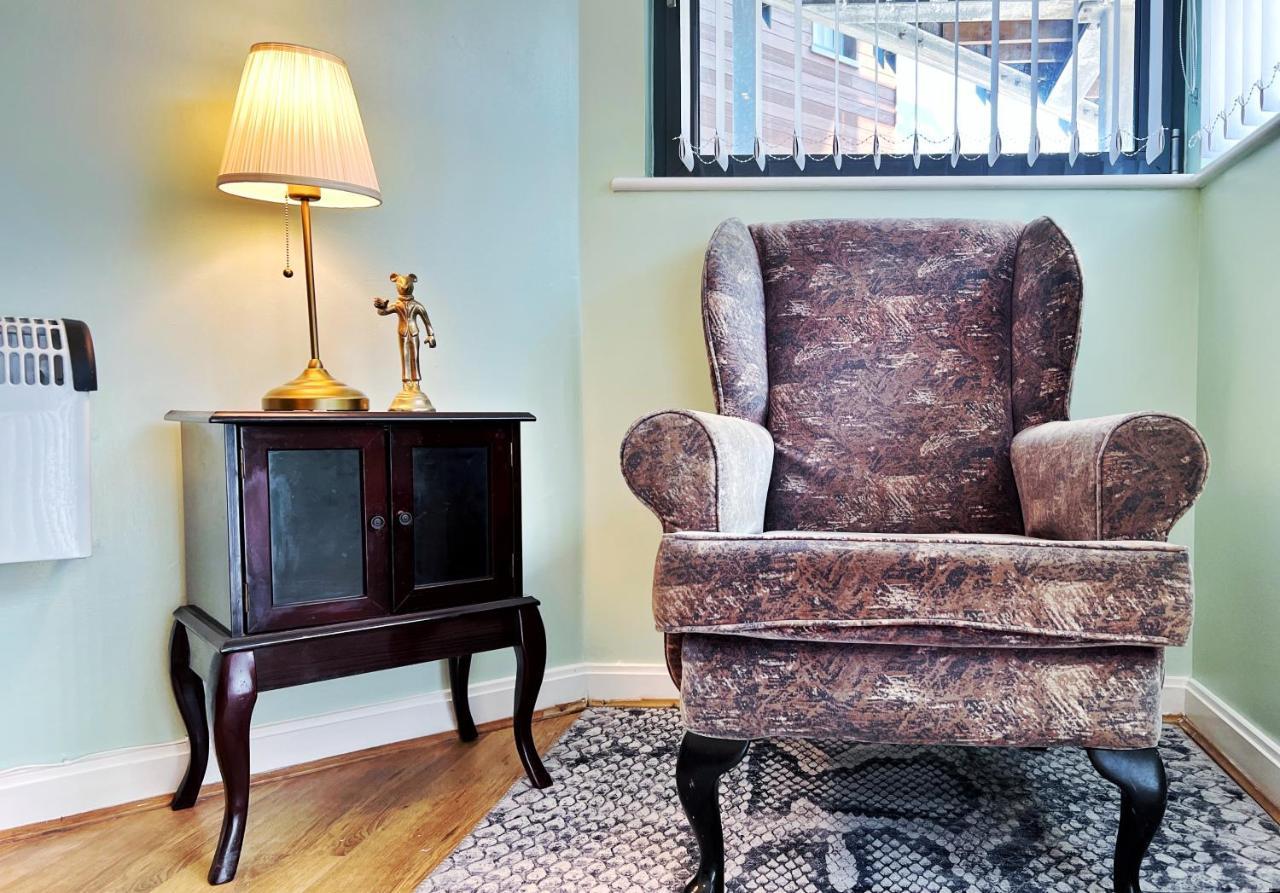 Retro Seaside Apt With Patio Apartment Swansea Luaran gambar