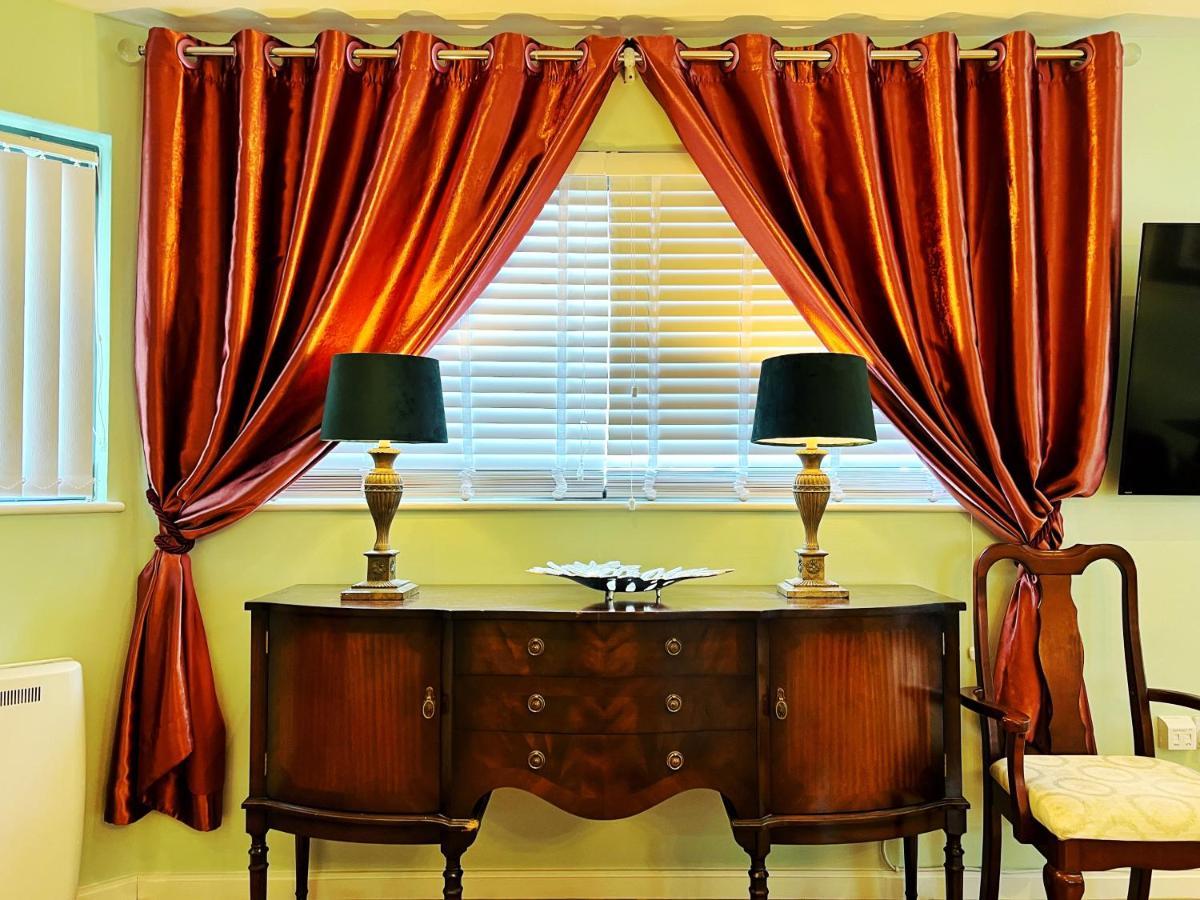 Retro Seaside Apt With Patio Apartment Swansea Luaran gambar
