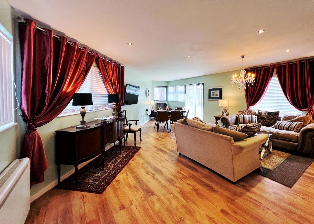 Retro Seaside Apt With Patio Apartment Swansea Luaran gambar