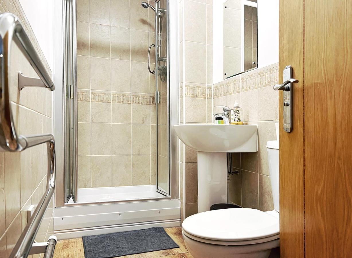 Retro Seaside Apt With Patio Apartment Swansea Luaran gambar