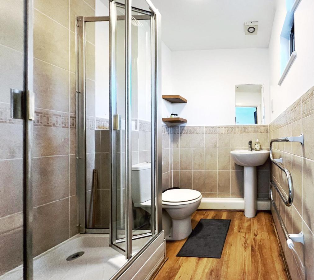 Retro Seaside Apt With Patio Apartment Swansea Luaran gambar